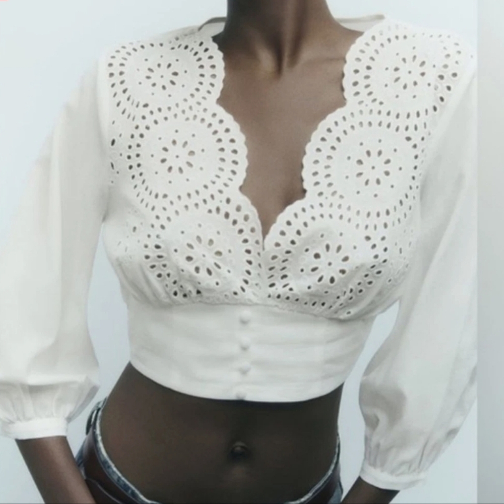 Zara White Crop top Embroidered Blouse, Size Medium (M)